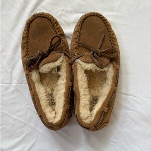 UGG Australia | Dakota Slipper Moccasin | Chestnut | Youth Size 3